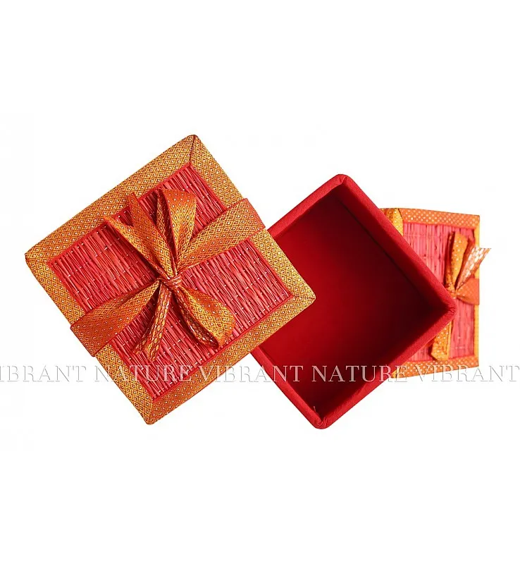 Kora Grass Square Ribbon Box