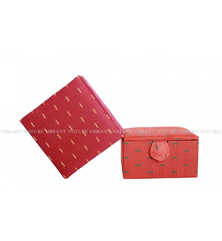 Silk Cotton Embroidery Square Magnetic Gift Box