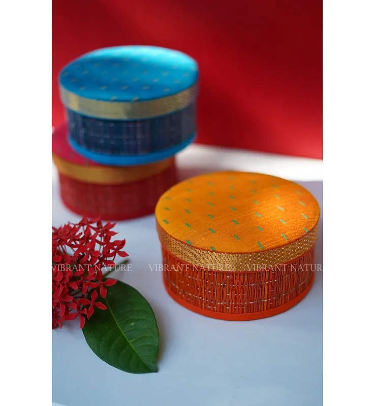 Kora Grass and Silk Cotton Design Round Gift Box