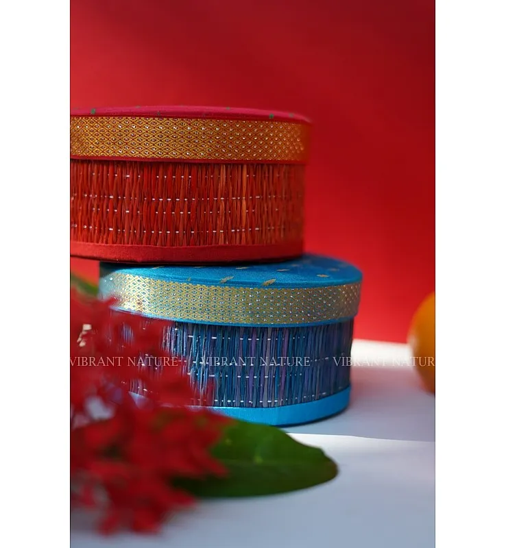 Kora Grass and Silk Cotton Design Round Gift Box